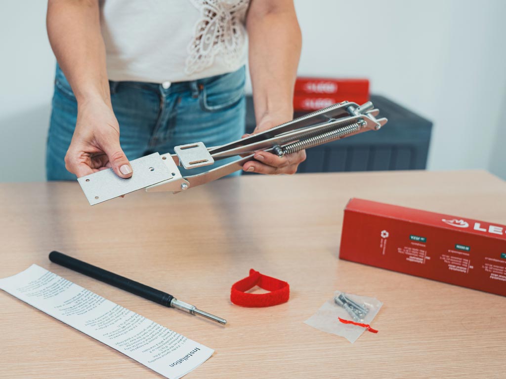 Automatický otvírač skleníkového okna - ČELNÍ ZJ121 - Obrázek 3