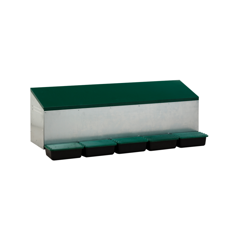 Snáškové hnízdo GAUN pro 5 nosnic umístěné v zahradě