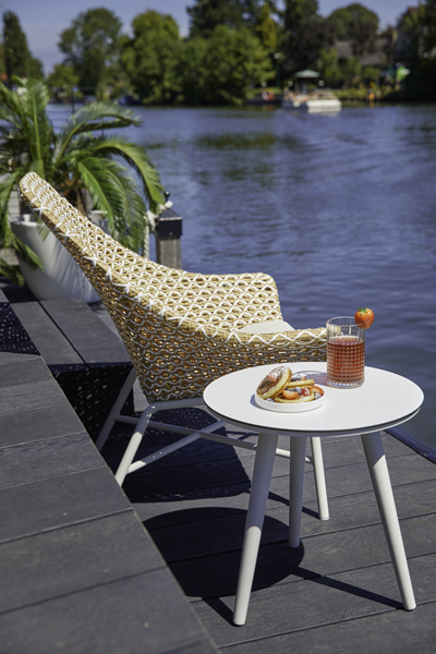 Lounge křeslo Hartman Delphine z umělého výpletu, honey